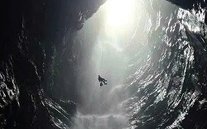 Phát hiện hang động mới có thác nước độc đáo tại Phong Nha - Kẻ Bàng