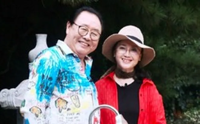 'Trư Bát Giới' Mã Đức Hoa: Viết 300 thư tay, tặng vợ nhẫn kim cương ở sân bay