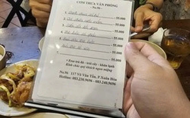 Từ quán cơm đến cà phê lề đường đều than khó giữ giá bán như cũ