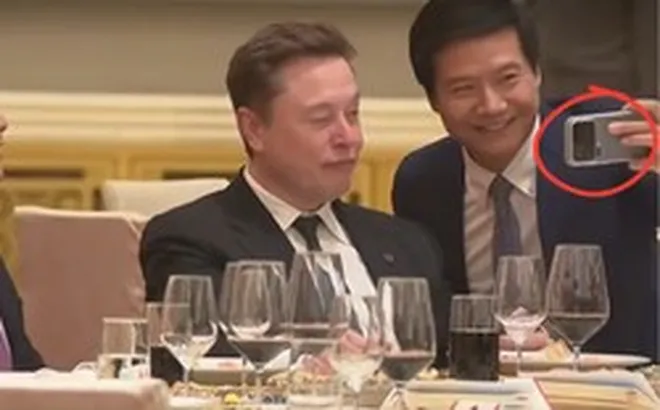 Tỷ phú Trung Quốc gặp Elon Musk, trên tay cầm món đồ "gây sốt" toàn cầu: Ở Việt Nam cũng có thể sở hữu