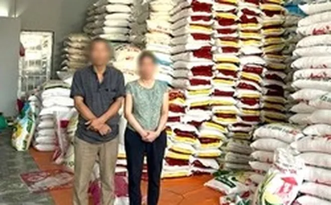 Thi hành lệnh bắt tạm giam bà chủ bán gạo Nguyễn Thị Yến SN 1971 và chồng