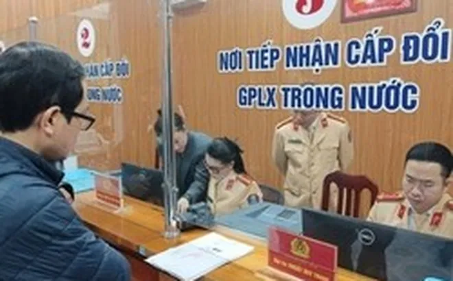 Bộ Công an vừa có đề xuất quan trọng liên quan đến bằng lái xe bản cứng của người dân