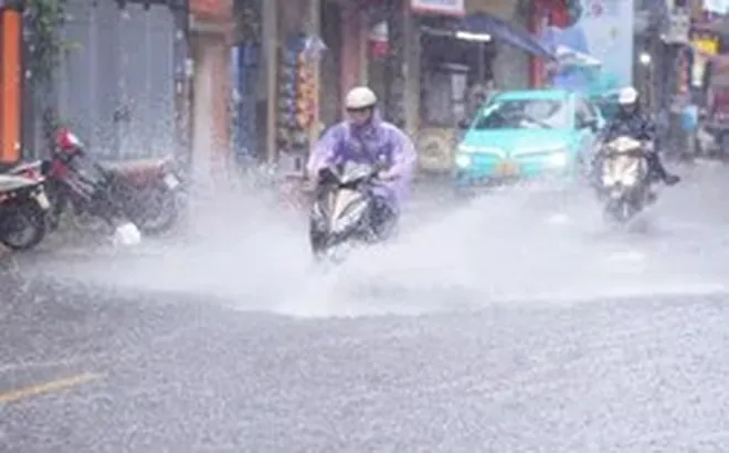Miền Bắc mưa lớn đỉnh điểm, cảnh báo ngập sâu