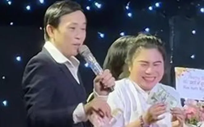 NSƯT Hoài Linh mang lại may mắn cho một phụ nữ