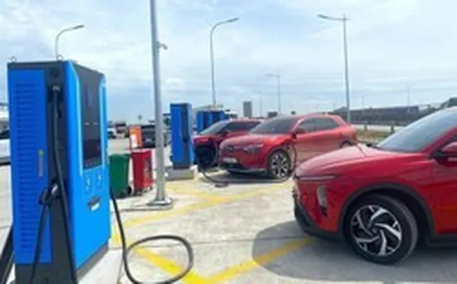 Hoàn thiện hệ thống sạc điện tại các trạm dừng nghỉ trước 1/1/2027