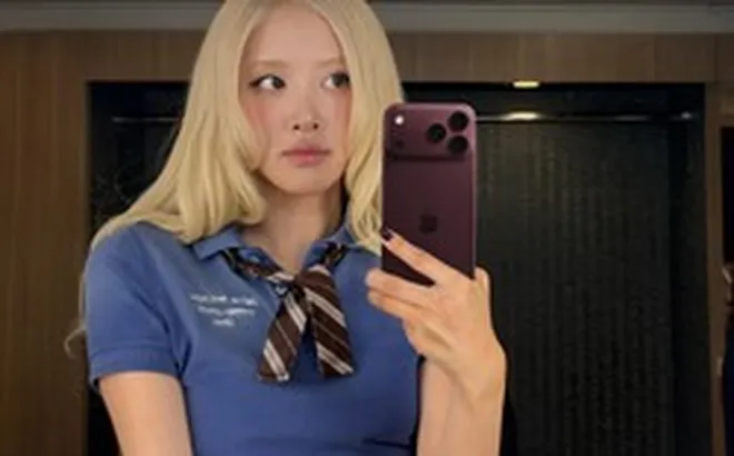 Cả thế giới ganh tị, Rosé là người đầu tiên selfie bằng iPhone 18 Pro