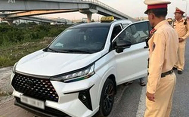 Xe biển trắng thu 100.000 đồng của khách, tài xế bị phạt 13 triệu đồng