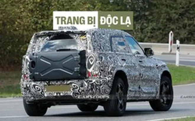 'Tiểu' Land Rover Defender xuất hiện trên đường thử với cửa sau độc lạ