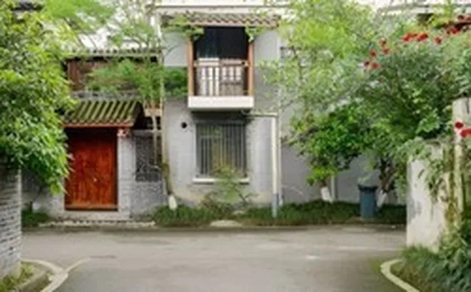 3 điều cần biết nếu đường đâm thẳng vào cổng nhà
