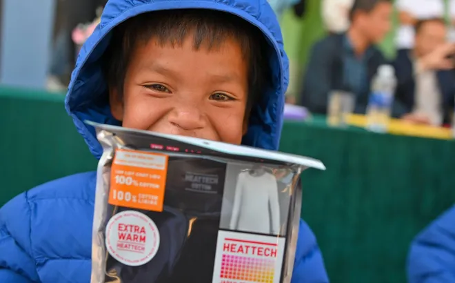 UNIQLO Việt Nam tặng 5.000 áo giữ nhiệt HEATTECH cho người dân tại Quảng Trị